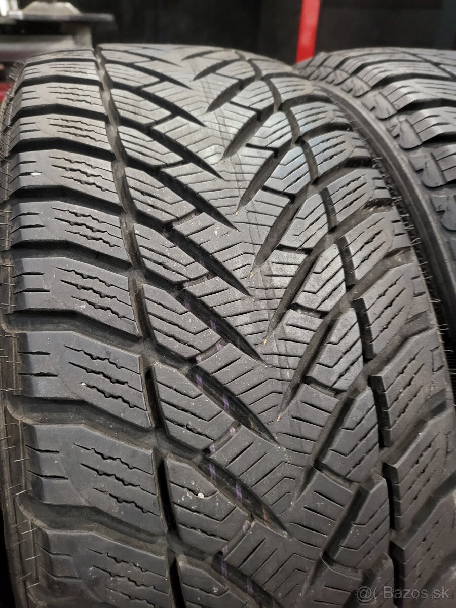 235/55 R17 Goodyear zimne pneumatiky - 10