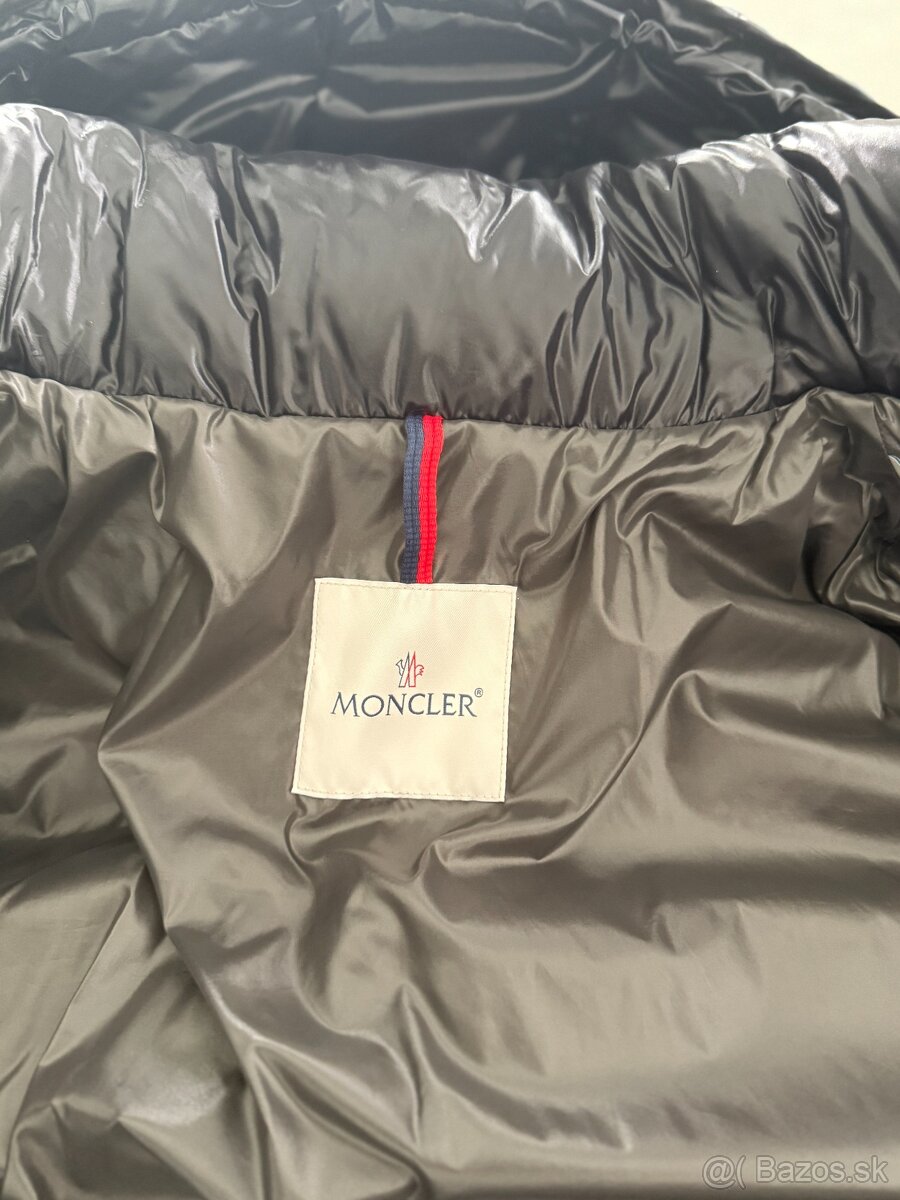 PREDÁM takmer novú zimnú bundu Moncler Maya Giubbot TG 6 - 10