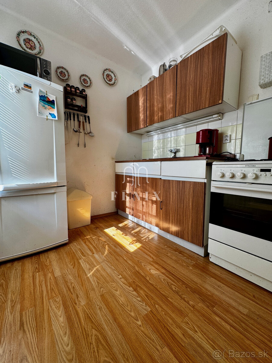 ZNÍŽENÁ CENA -Retro chata na Šugove vhodná na celoročné býva - 10