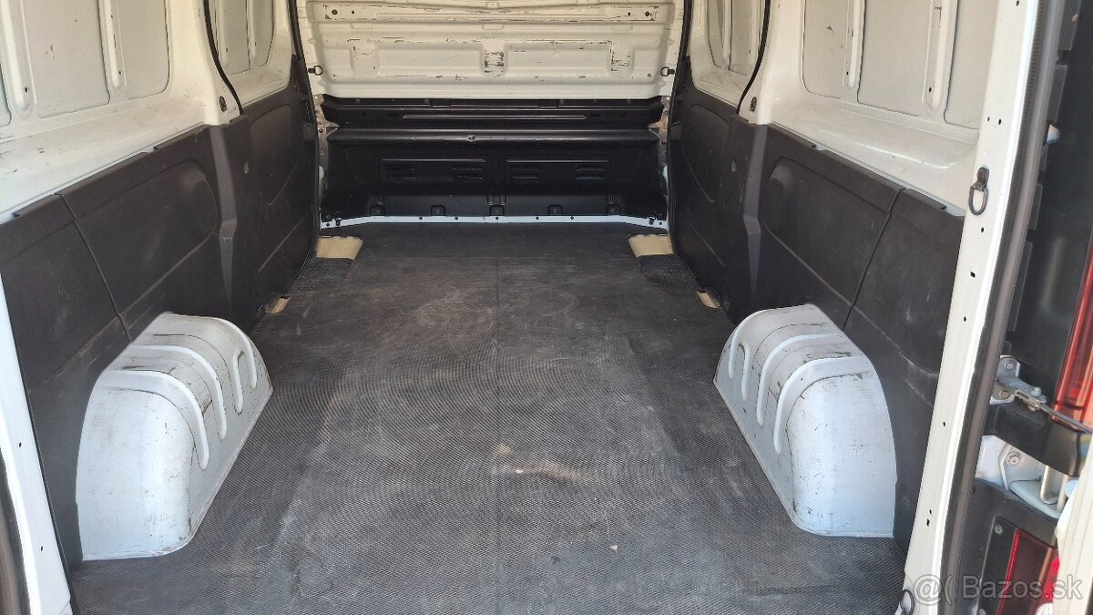 Renault Trafic 1,6DCI LONG L2H1 RV:2017 max nosnosť: 1200kg - 10