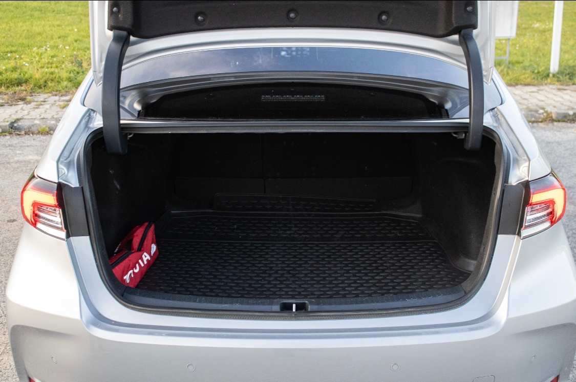 Toyota Corolla Sedan 1.8 Hybrid e-CVT - 10