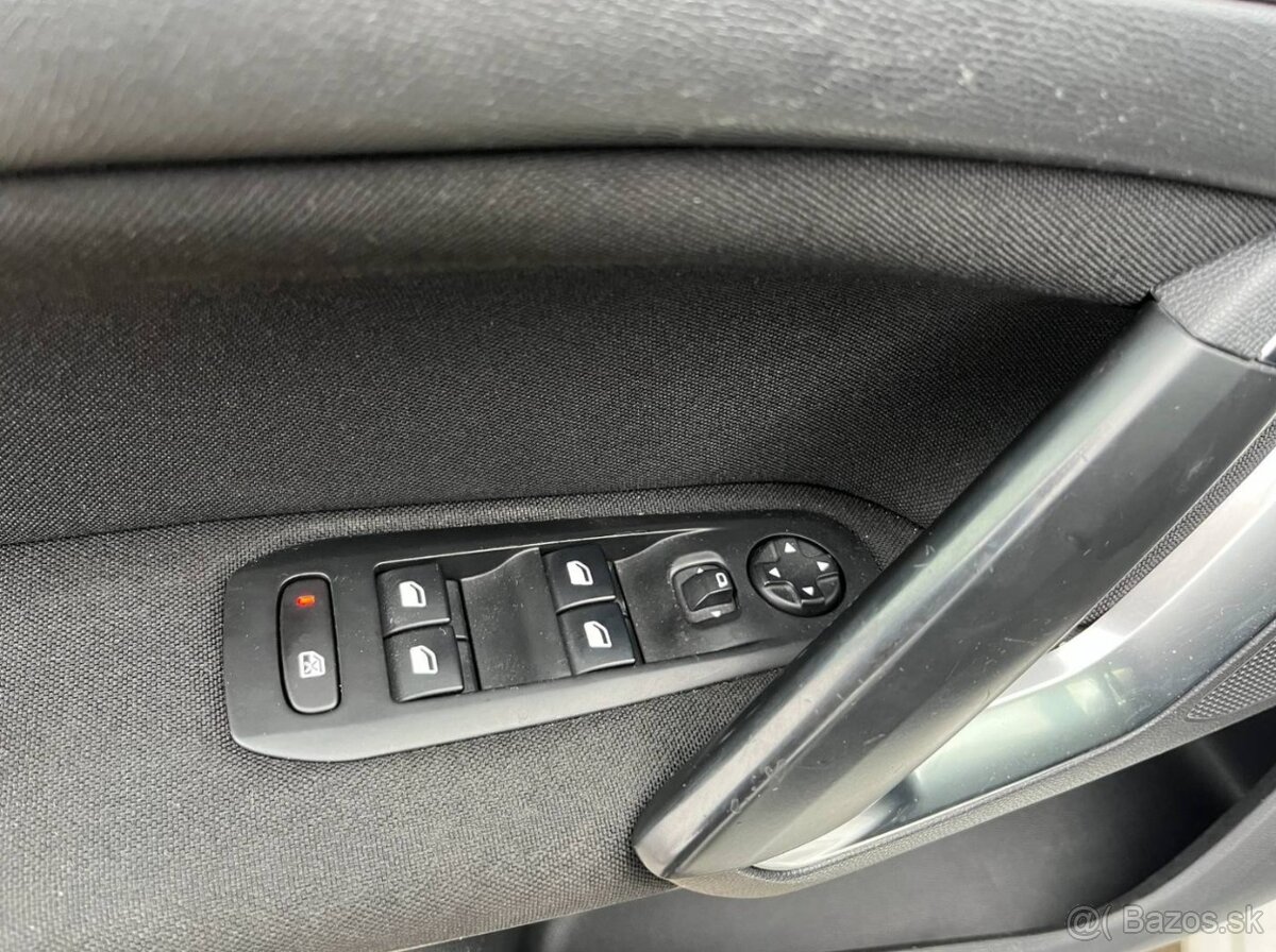 Peugeot 308 1.2 - 10