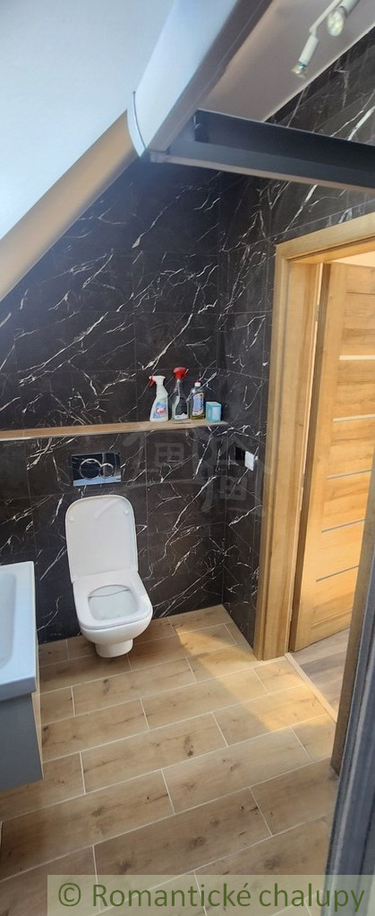 Moderná rekreačná novostavba vo vidieckom štýle - 10