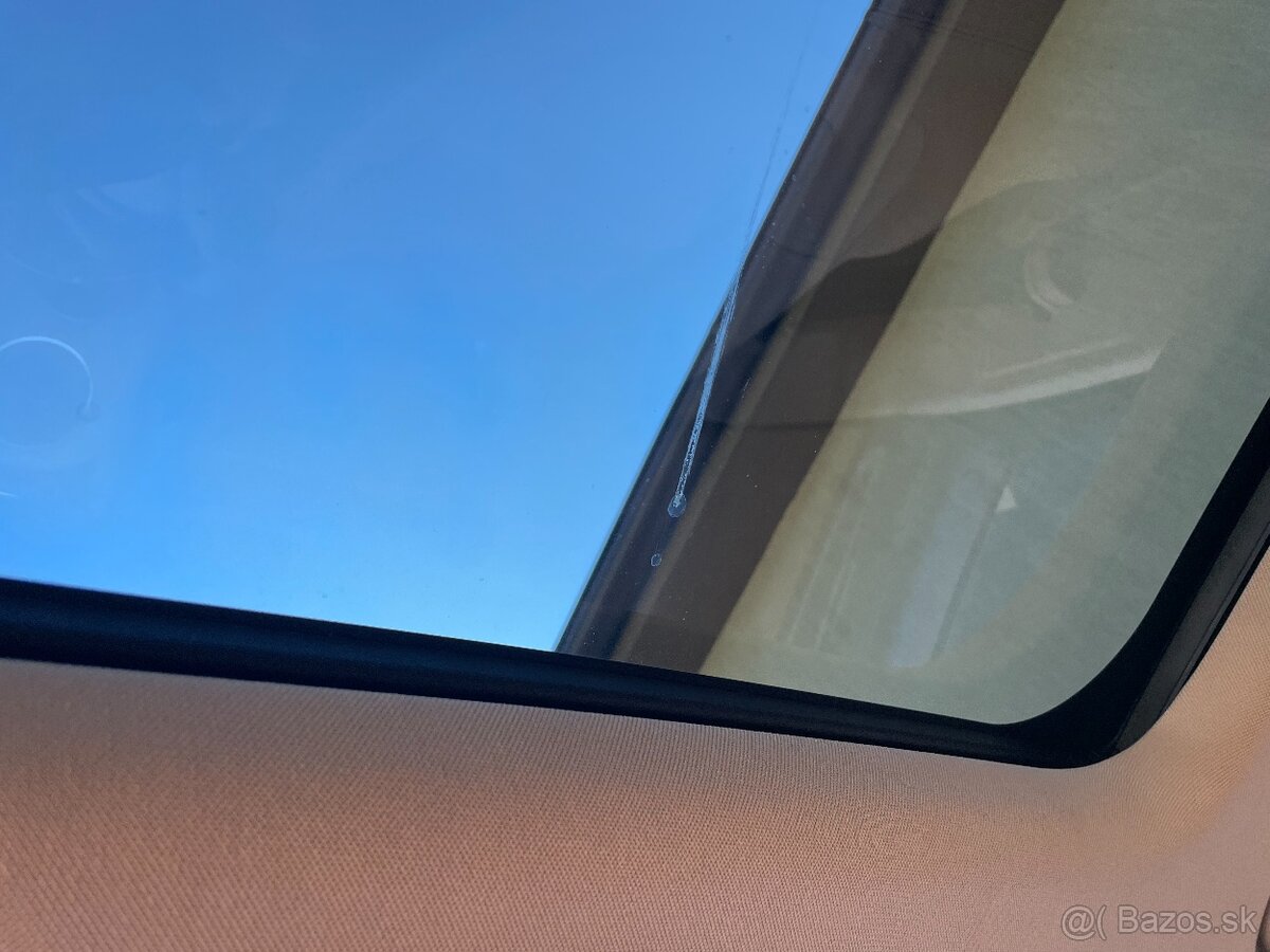 Predám PORSCHE PANAMERA 4 E-Hybrid 4x4 A/T - 10