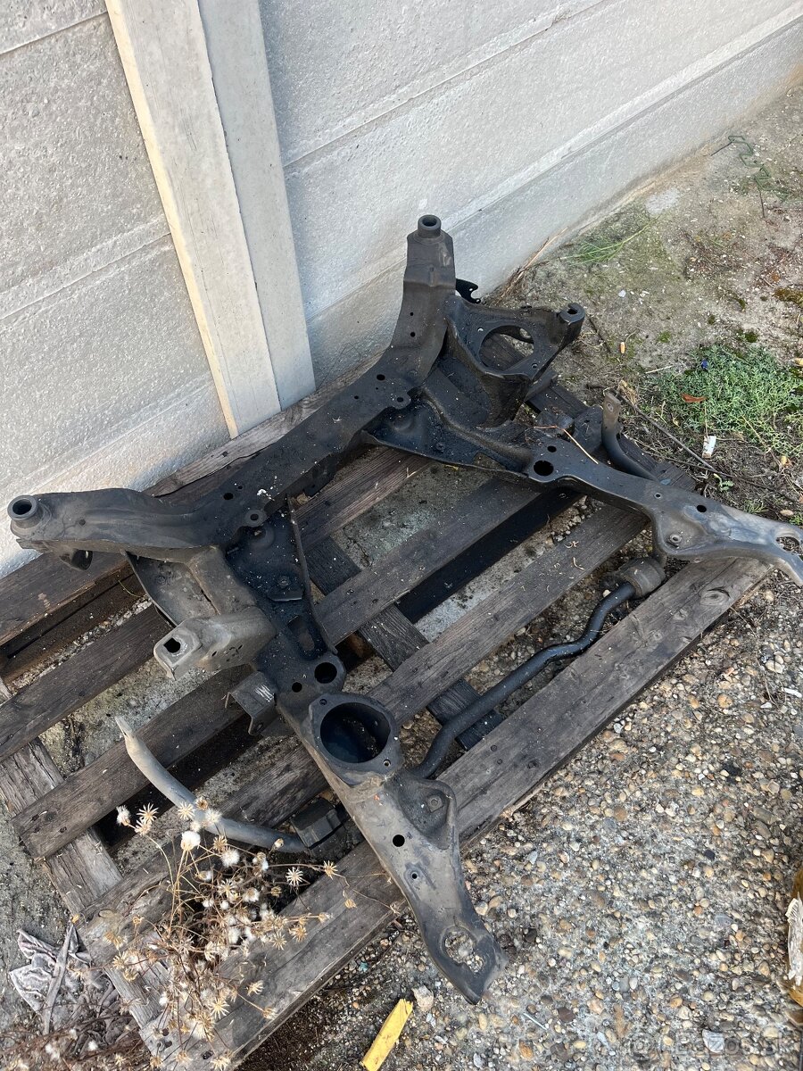 Rozpredám e61 530xd M57 automat - 10