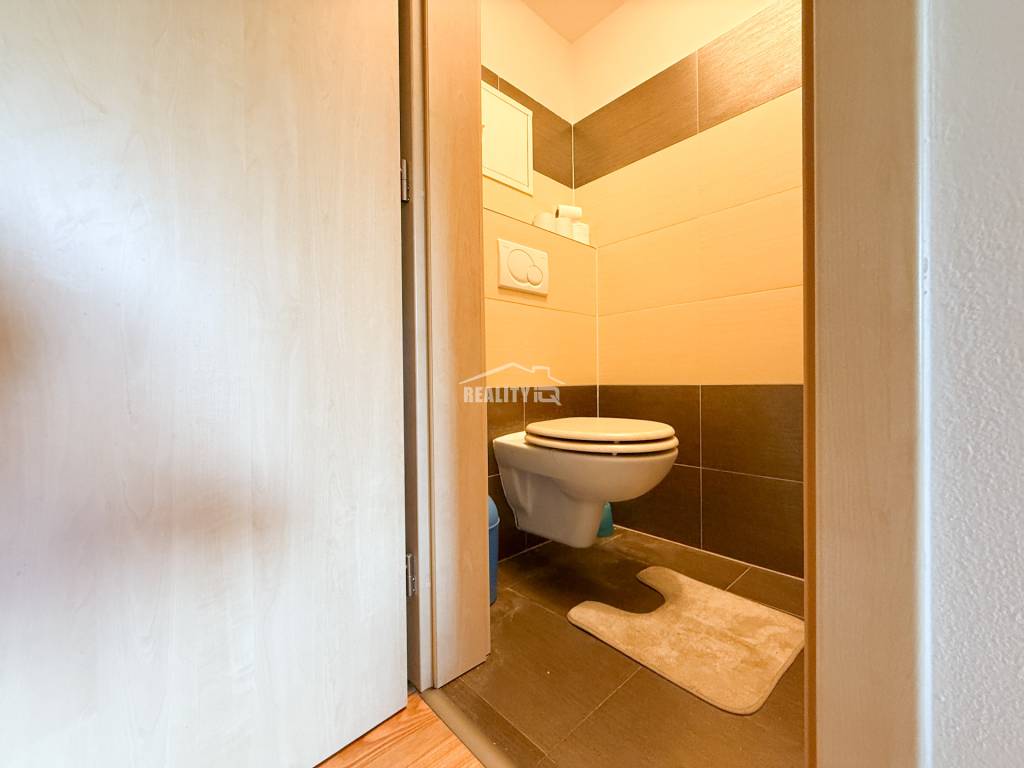 Exkluzívne na predaj priestranný 2-izbový byt, Žilina ul. Kv - 10