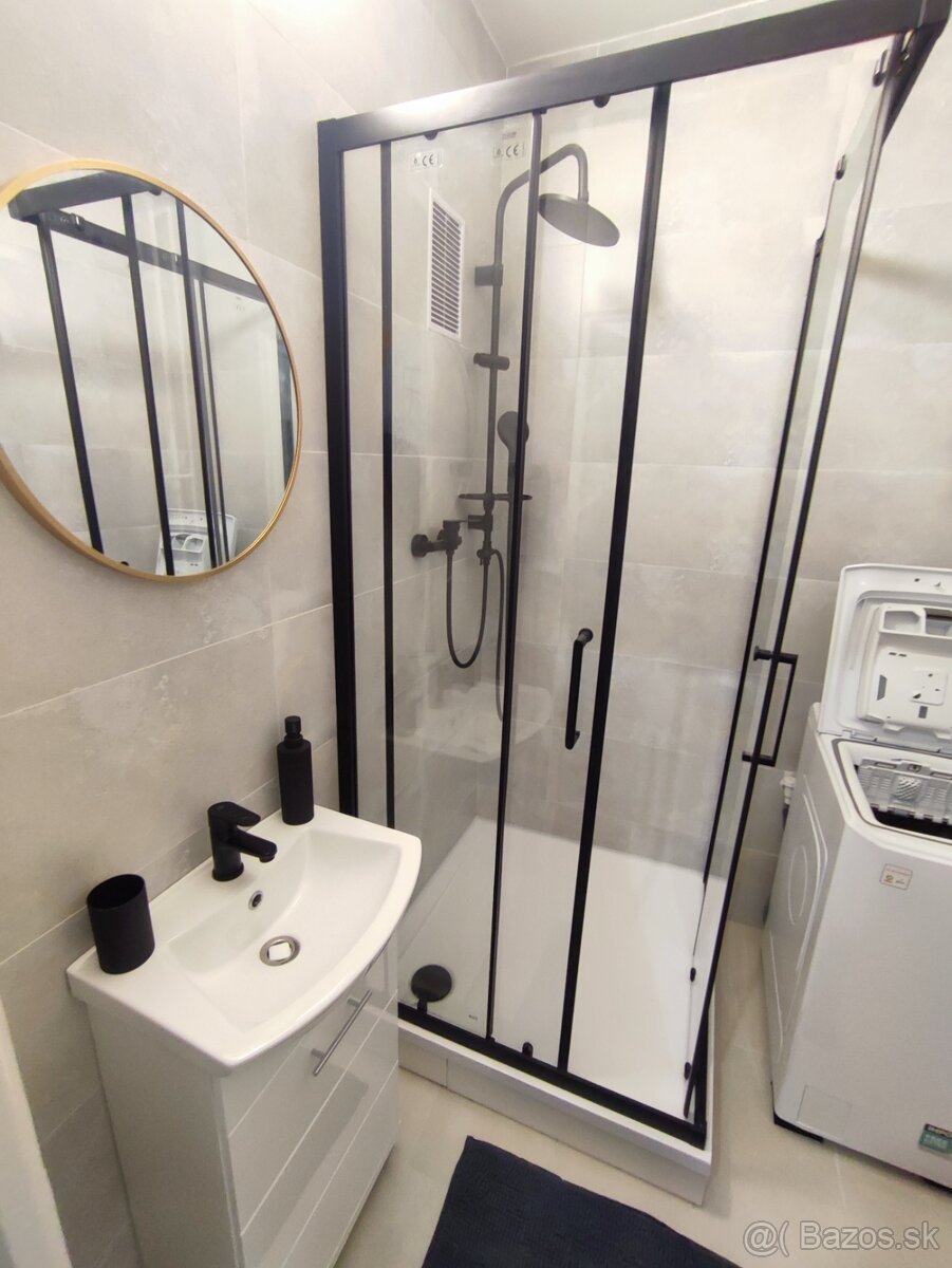 Pekná garsónka v centre mesta.Nice studio apartment in the c - 10