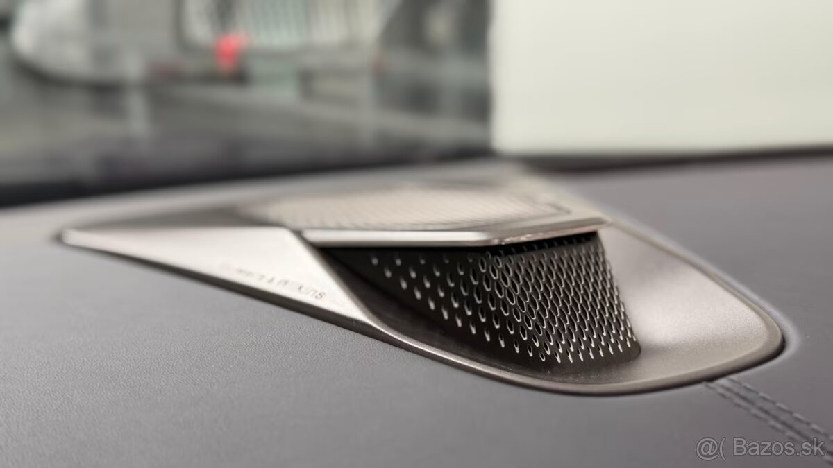 Aston Martin -V8 Vantage - Storm Purple - 10