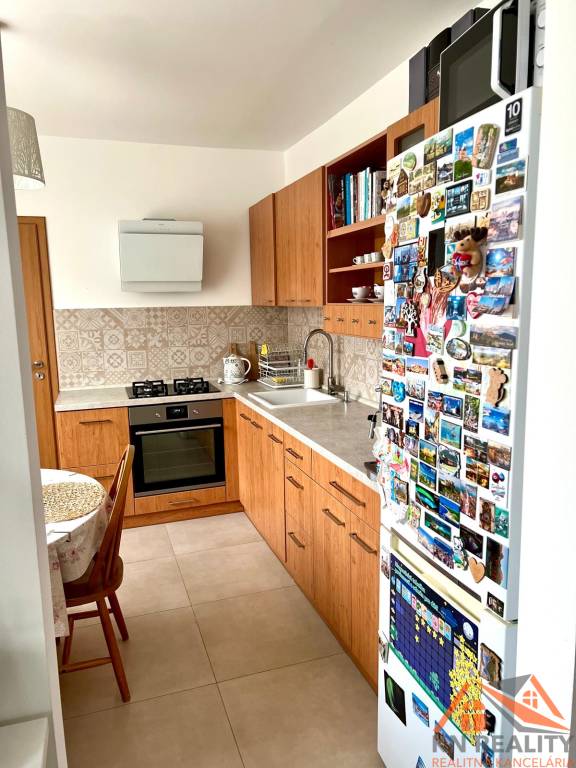 Na predaj krásny zrekonštruovaný 3 izb.byt s dvoma balkónmi - 10