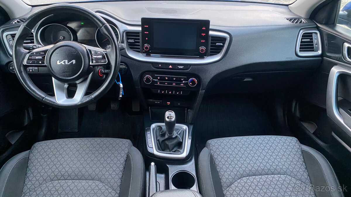 Kia Ceed SW 1.5 T-GDi Silver 118kW 6/2022 29000km TOP - 10