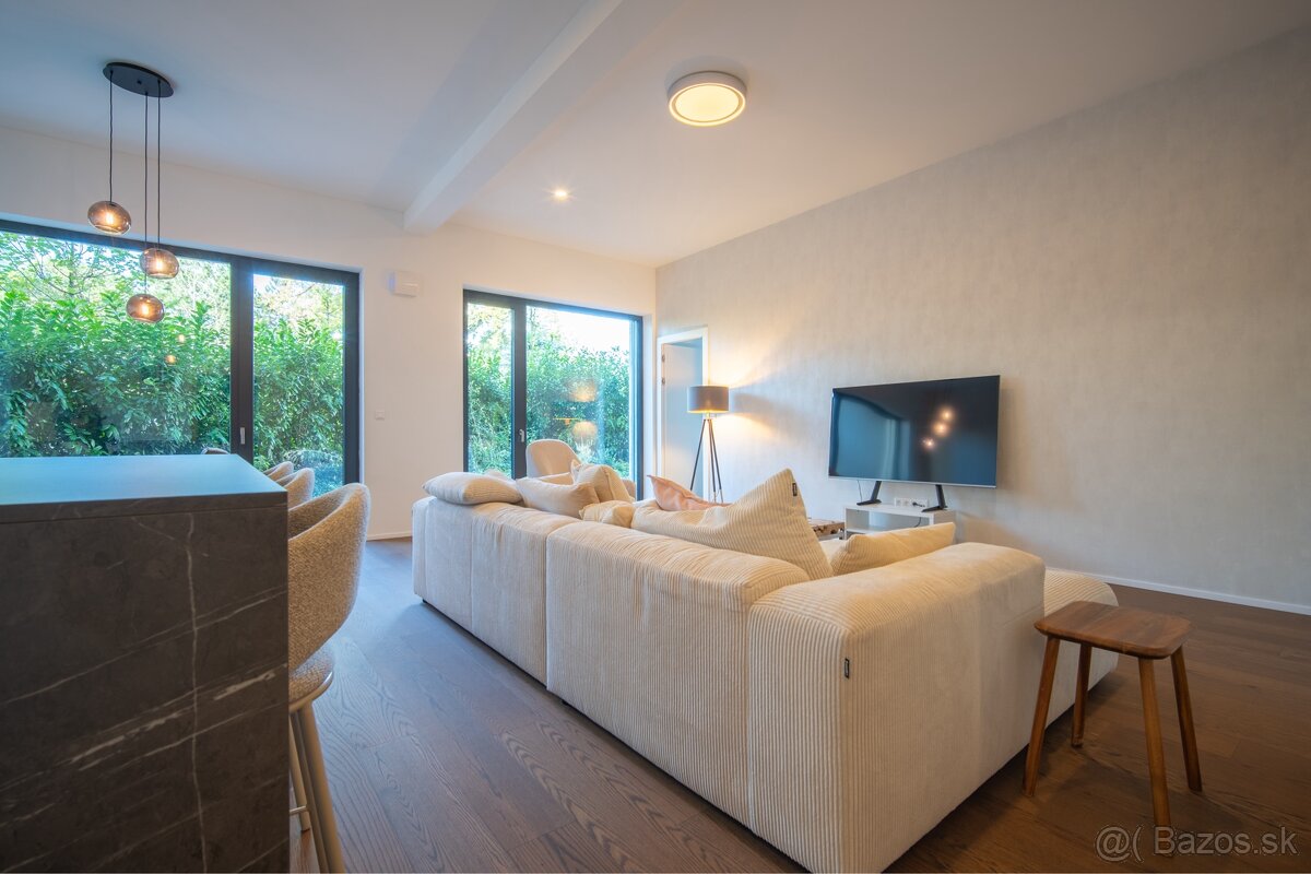 PREDAJ Luxusný 2 izbový byt 74m2 + 41m2 terasa, Staré Mesto - 10