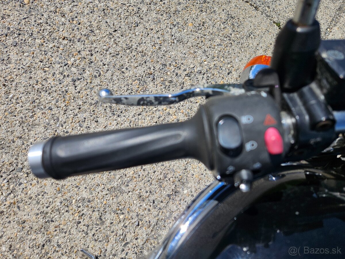 Triumph Thunderbird 900 - 10
