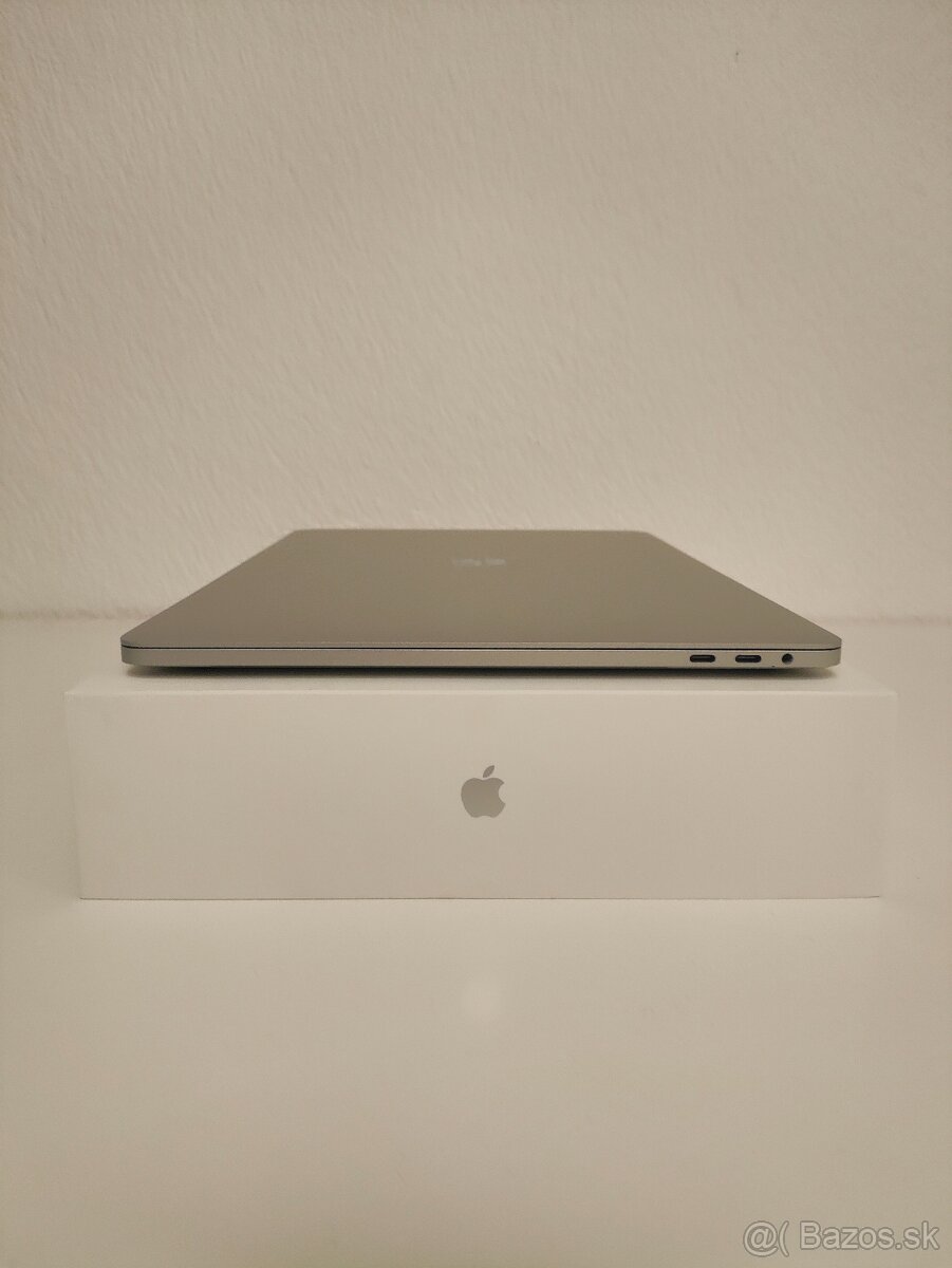 MacBook Pro 15 2017 | i7 • 16GB • 512GB SSD - 10