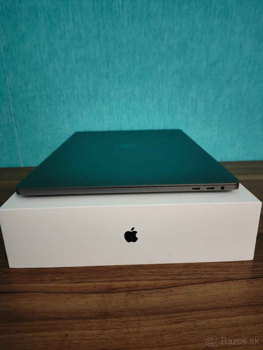 MacBook Pro 2018 | i7 • 16GB • 256GB SSD - 10