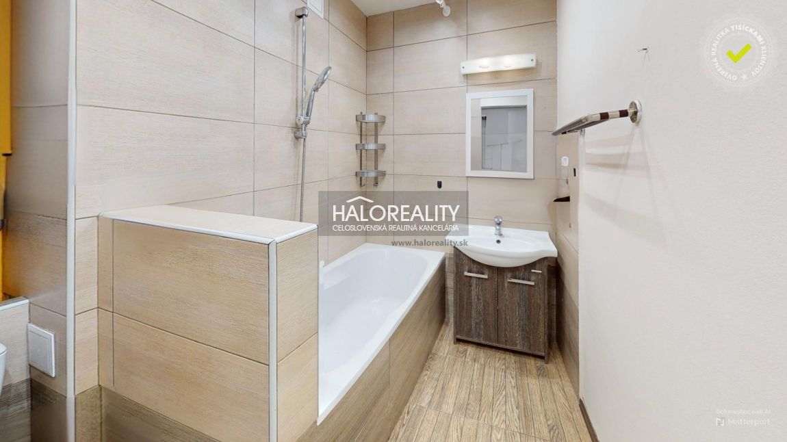 HALO reality - Predaj, trojizbový byt Komárno, ulica Františ - 10