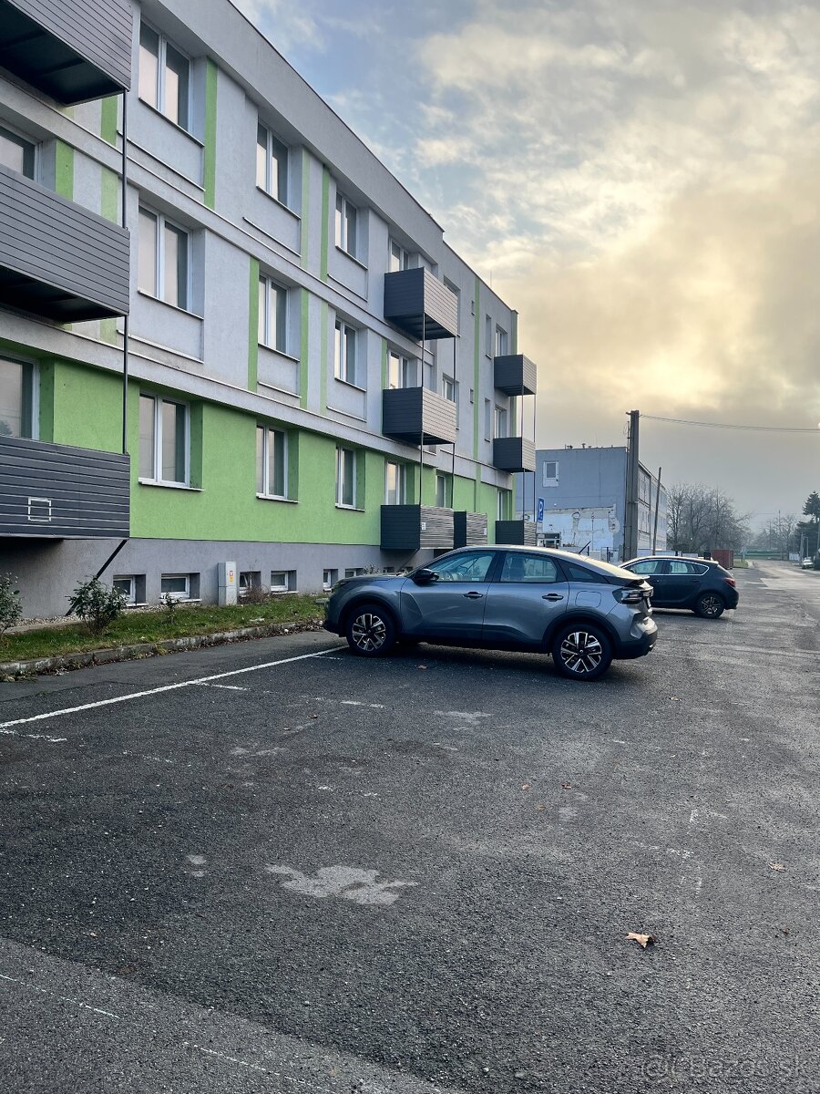 𝗣𝗿𝗲𝗻𝗮́𝗷𝗼𝗺: úplne nový 2-izbový byt, balkón, parkovan - 10