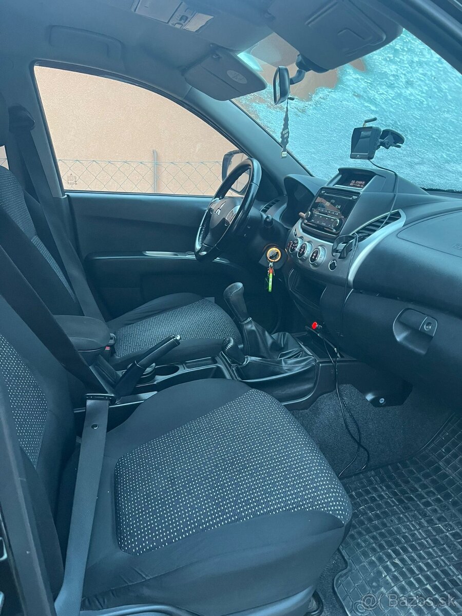 Mitsubishi l200 - 10