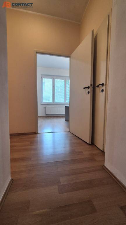 Nebytový priestor na prízemí mestského domu v centre na Kuku - 10