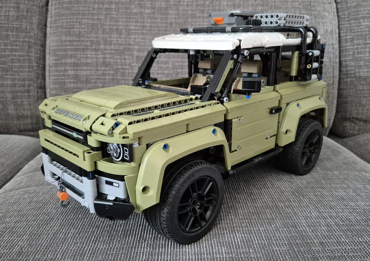 Lego Technic 42110 Land Rover Defender - 10