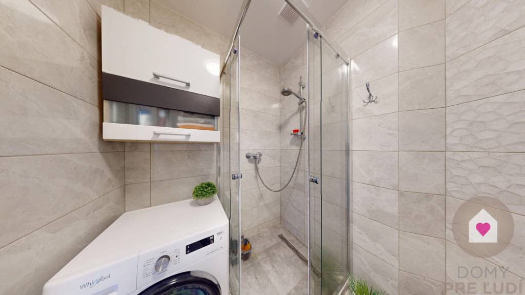 ZREKONŠTRUOVANÝ 3-IZBOVÝ BYT (74 m2) S BALKÓNOM, PIVNICOU, 2 - 10