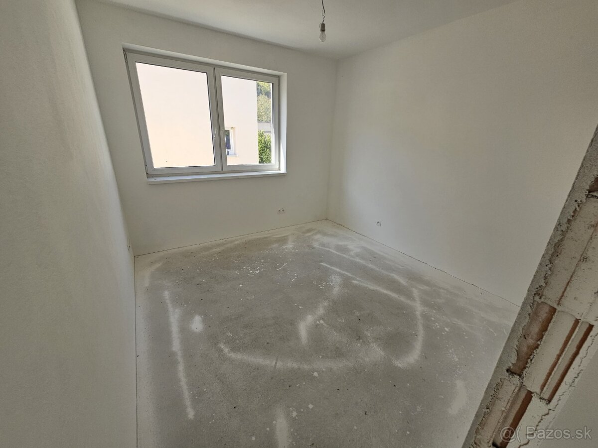 Predaj 4 izb.dvojpodlažného domu v mestskej časti Strážov - 10
