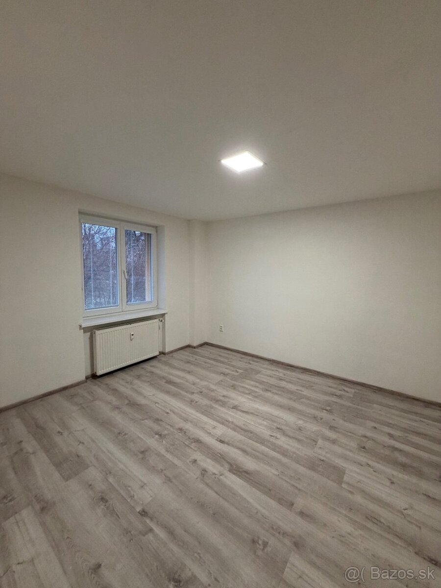 na predaj prerobený 2 izbový byt - Handlová - 10