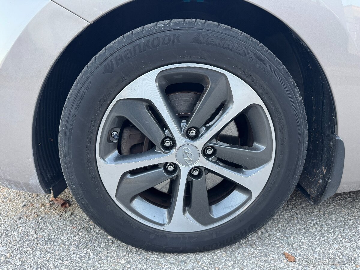 TOP STAV - Hyundai i30 CW 1.6i CRDi VGT GO, IBA 75900 km - 10