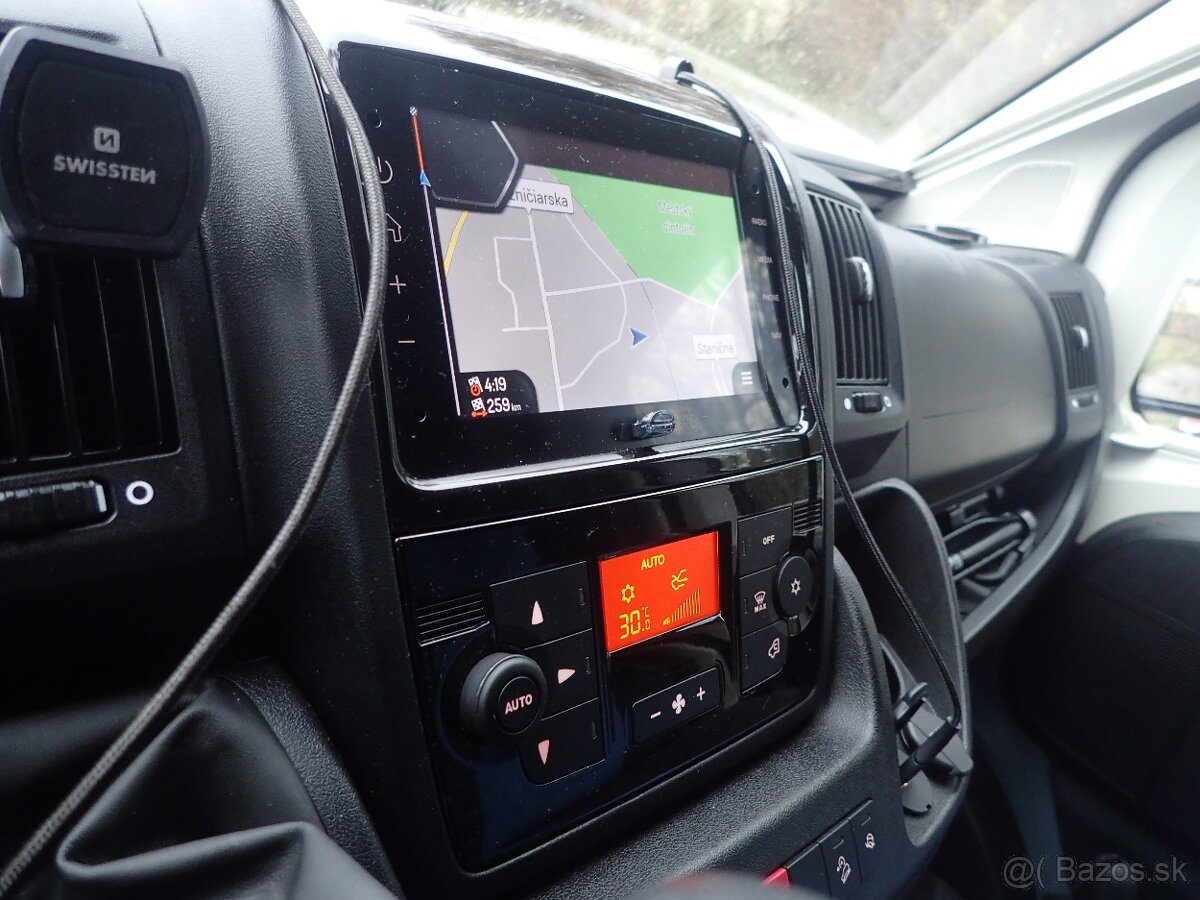 Zánovná vestavba obytné auto karavan L4H3 pre 4 osoby - 10