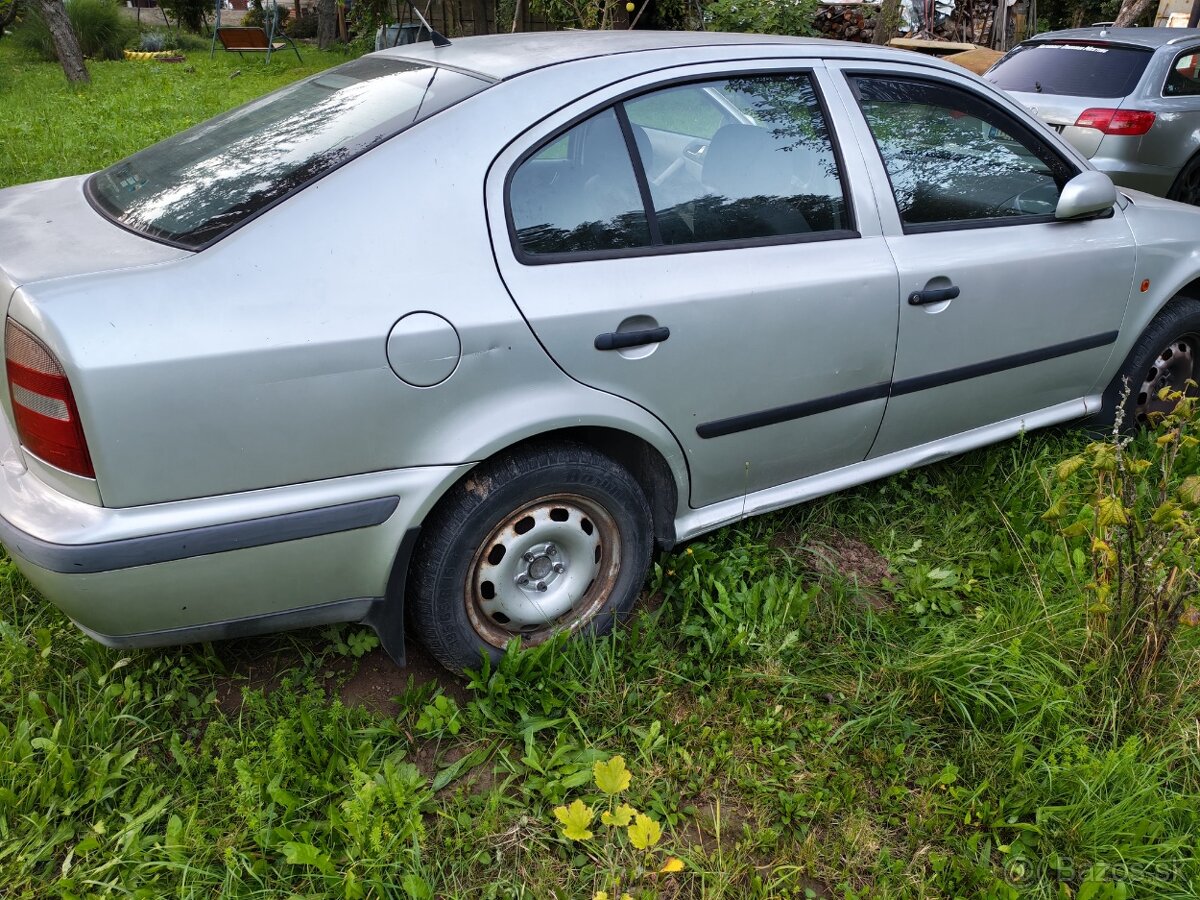 Octavia 1 1,6 74 KW - 10