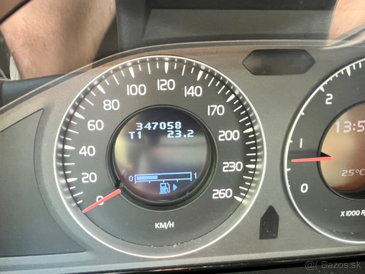 Volvo XC70 D5 AWD Manuál - 10