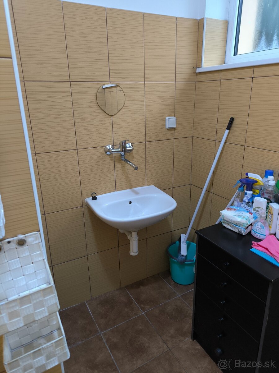 Prenajmem 1 izbový malý apartmán - garzónku - 10