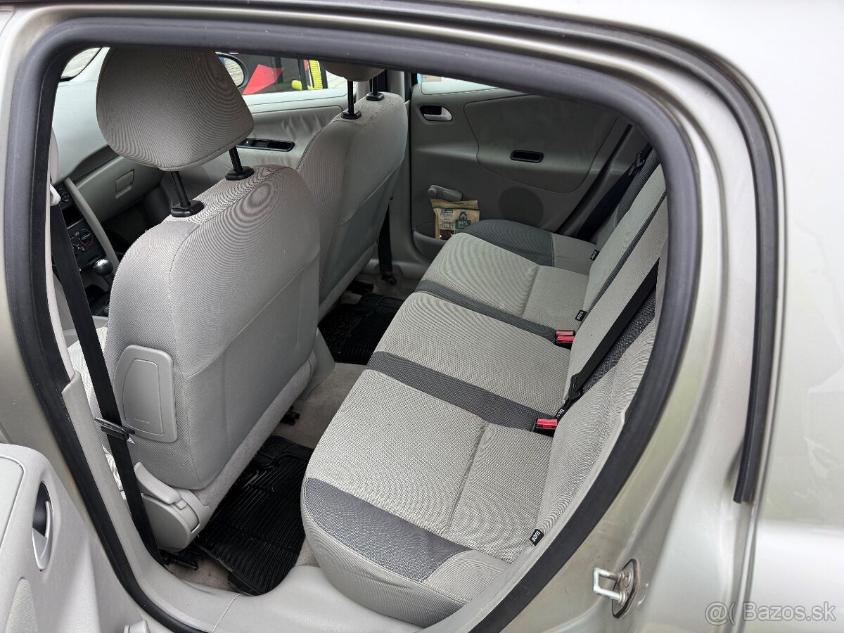 Peugeot 207 1.4 - 10