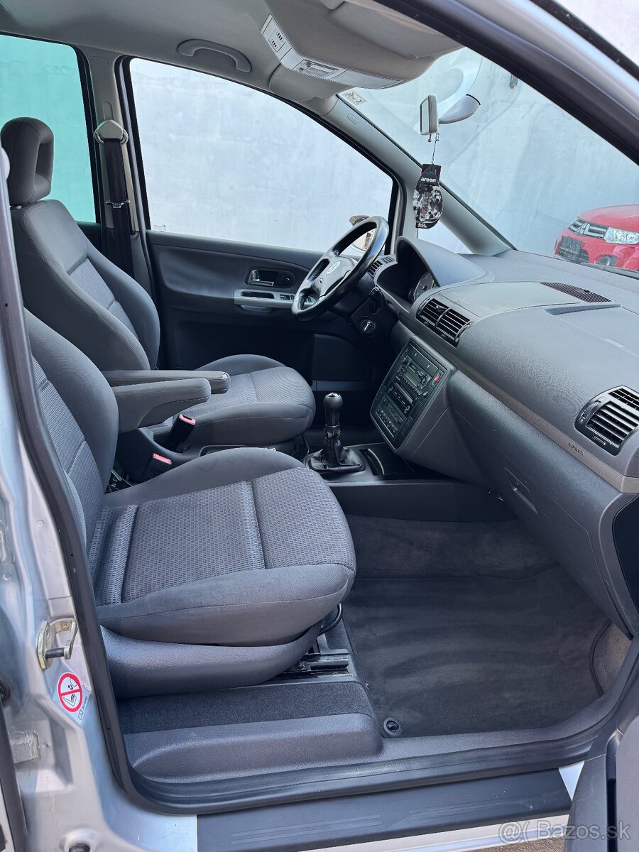Volkswagen Sharan Facelift 1.9 TDi - 10