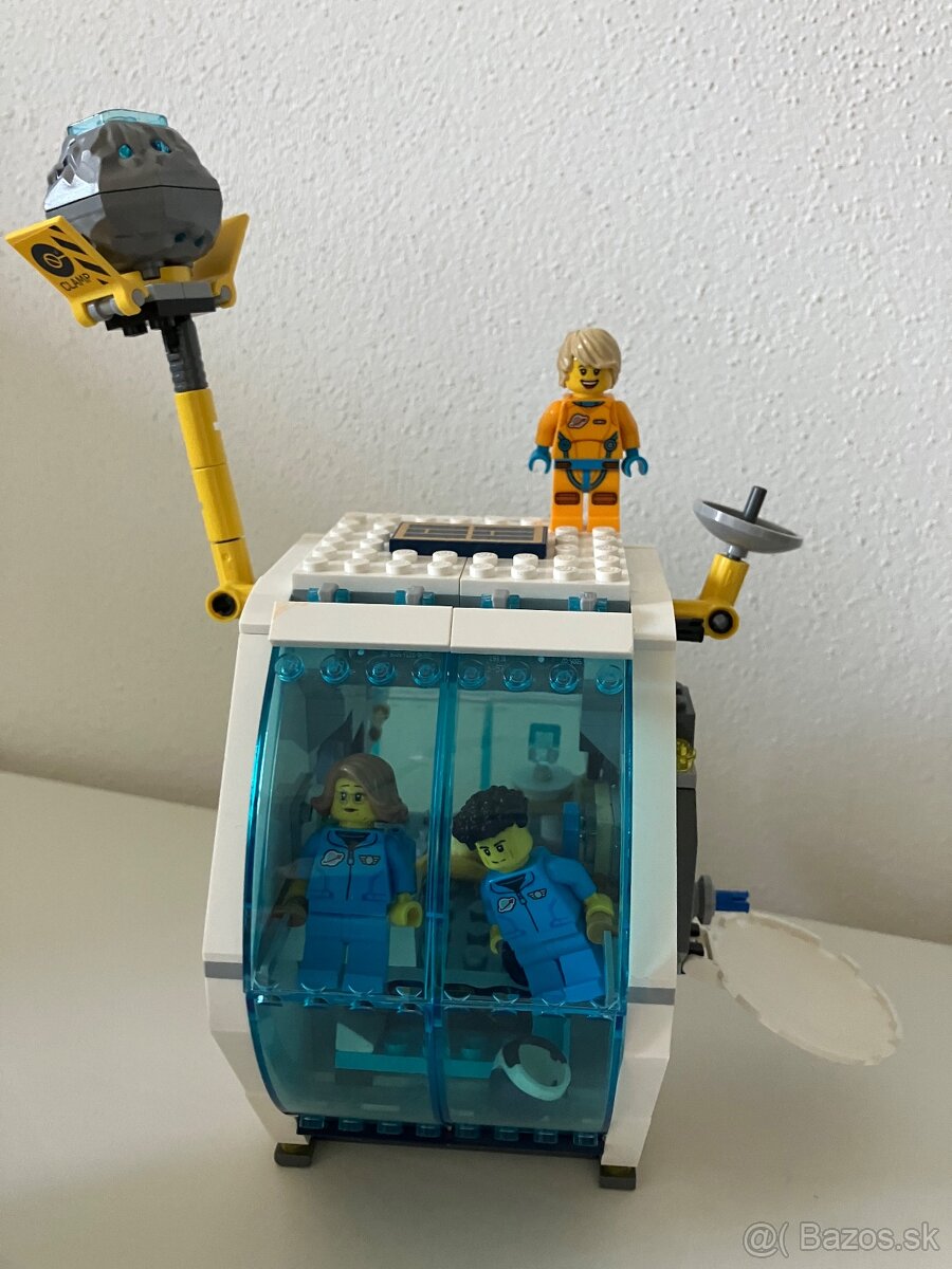 Predam LEGO City 60349 Lunárna vesmírna stanica - 10