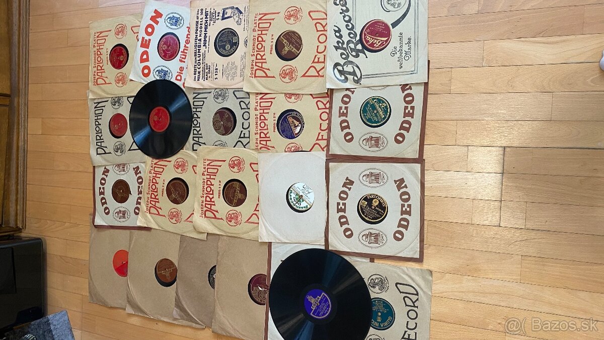 Predam starý zberatesky Gramafon Coumbia spolu zo zbierkou p - 10