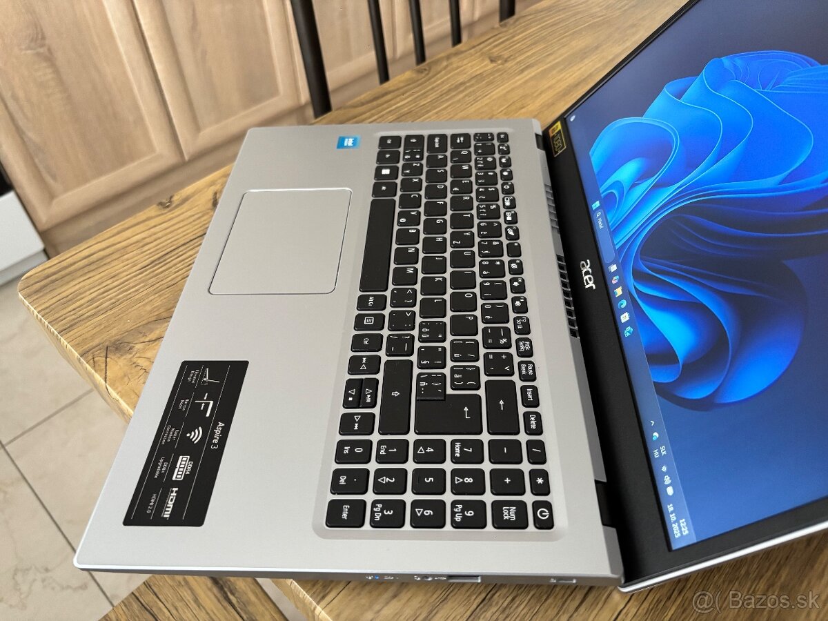 15.6"/Acer/Notebook/4GB RAM DDR5/128GB NVMe SSD/Intel HD 2G - 10