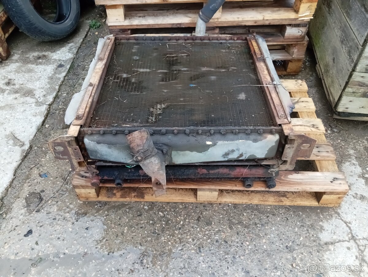 BULDOZER T130 CHLADICE A HYDRAULICKE VALCE - 10