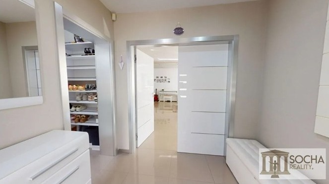 Nadčasový inteligentný bungalov na upravenom pozemku vo VK - 10