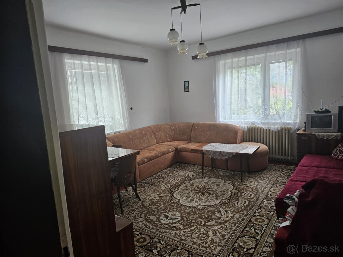 NA PREDAJ 3 IZBOVÝ RODINNÝ DOM S GARÁŽOU A ZÁHRADOU. - 10