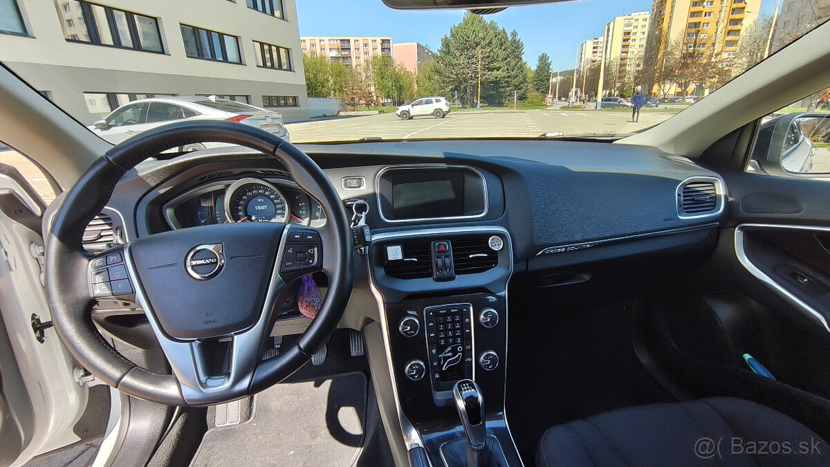 Volvo V40 Cross Country D3....odpočet DPH - 10