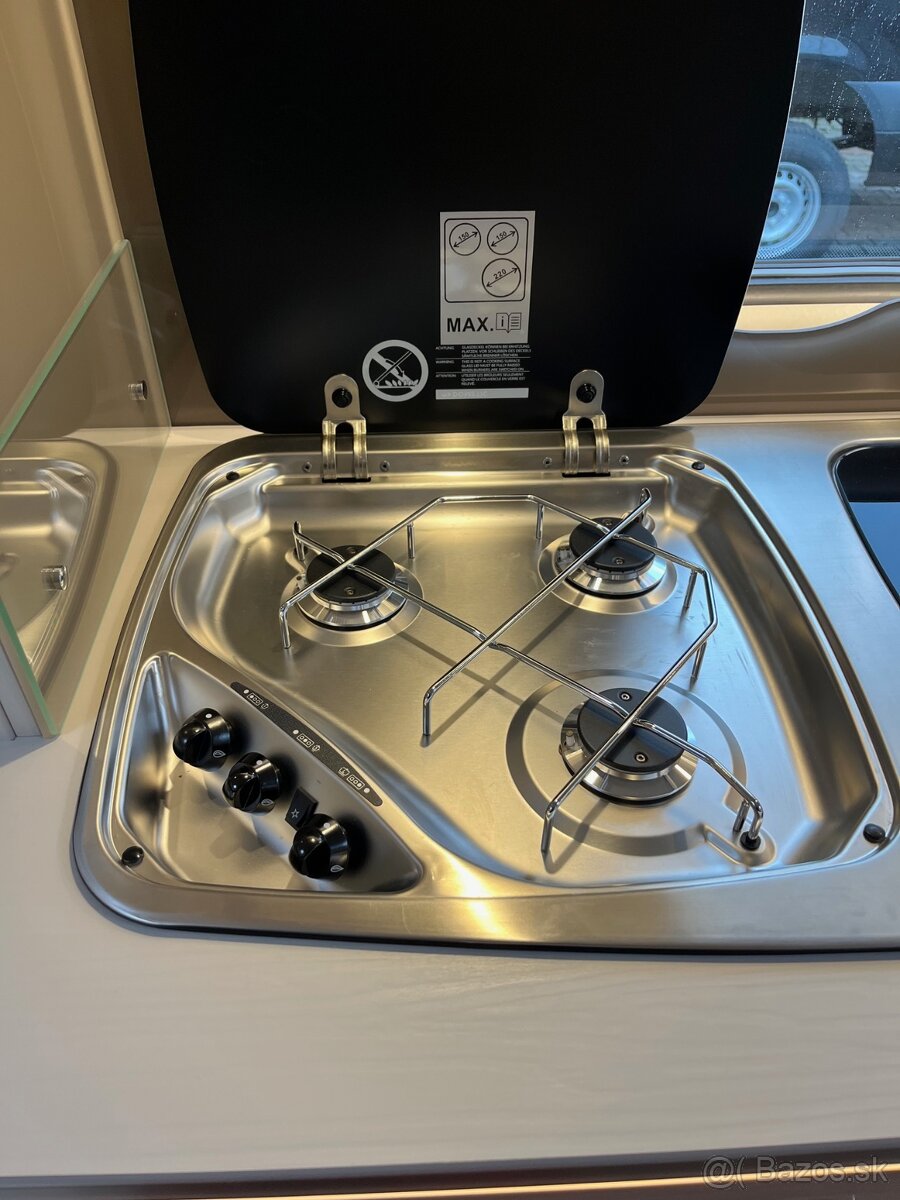 Predám karavan Dethleffs Nomad 460 EL jazdené - 10