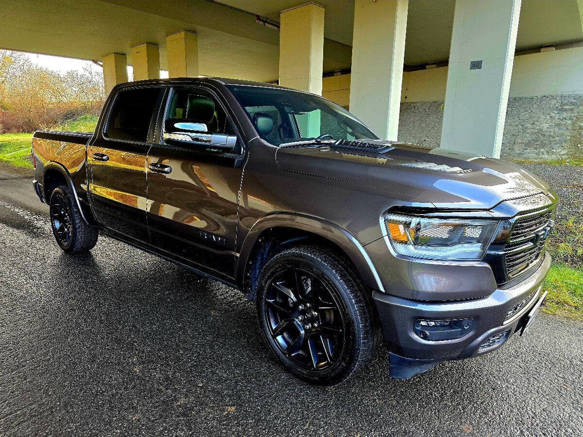 Ram 1500 5,7 HEMI, r. 2021,ODPOČET DPH, EL. PRAHY, PANORAMA - 10