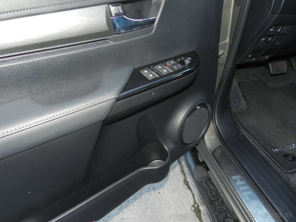 Toyota Hilux 2.8 Diesel MHEV Invincible - 10