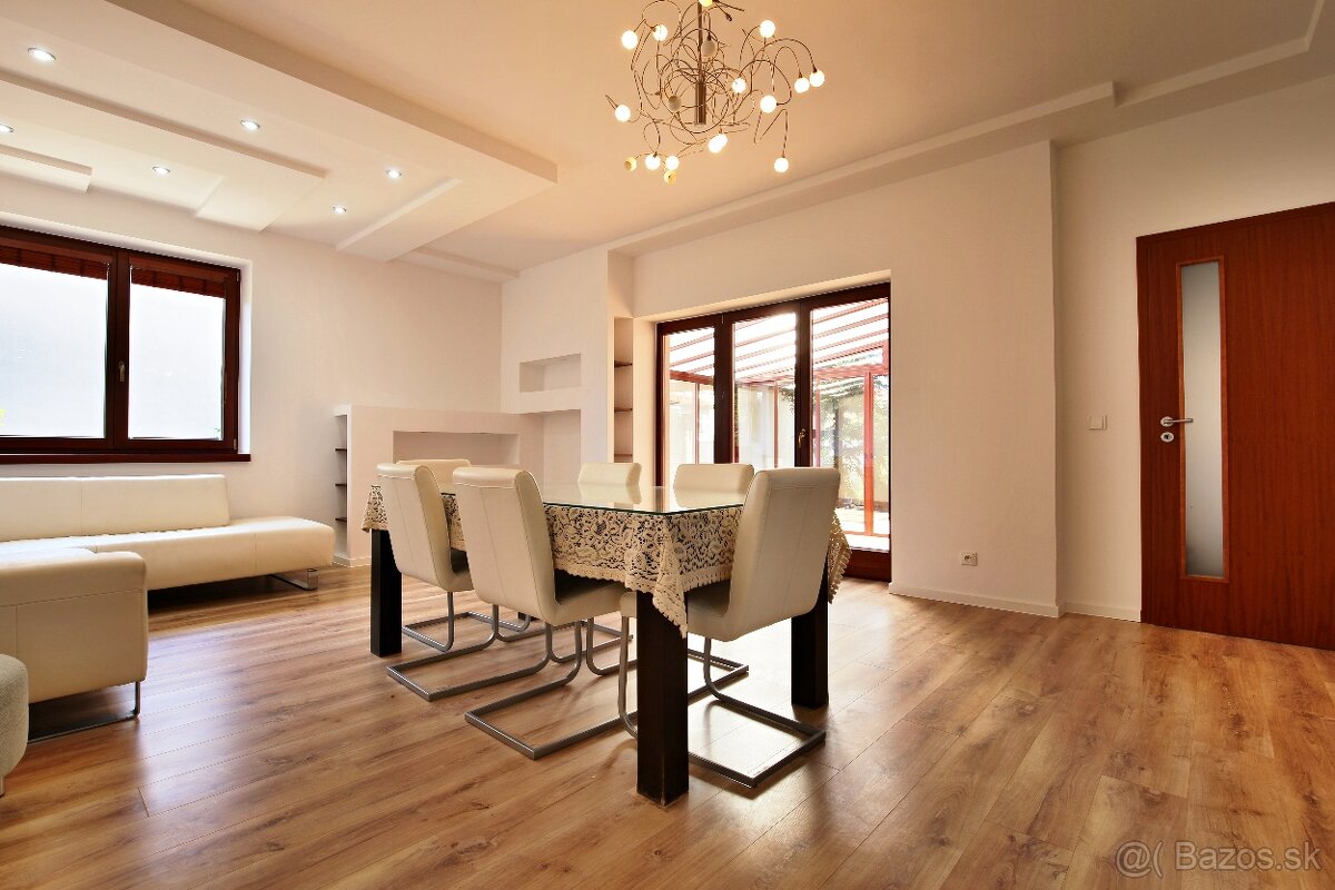 Dvojgeneračný rodinný dom v centre Malinova - 10