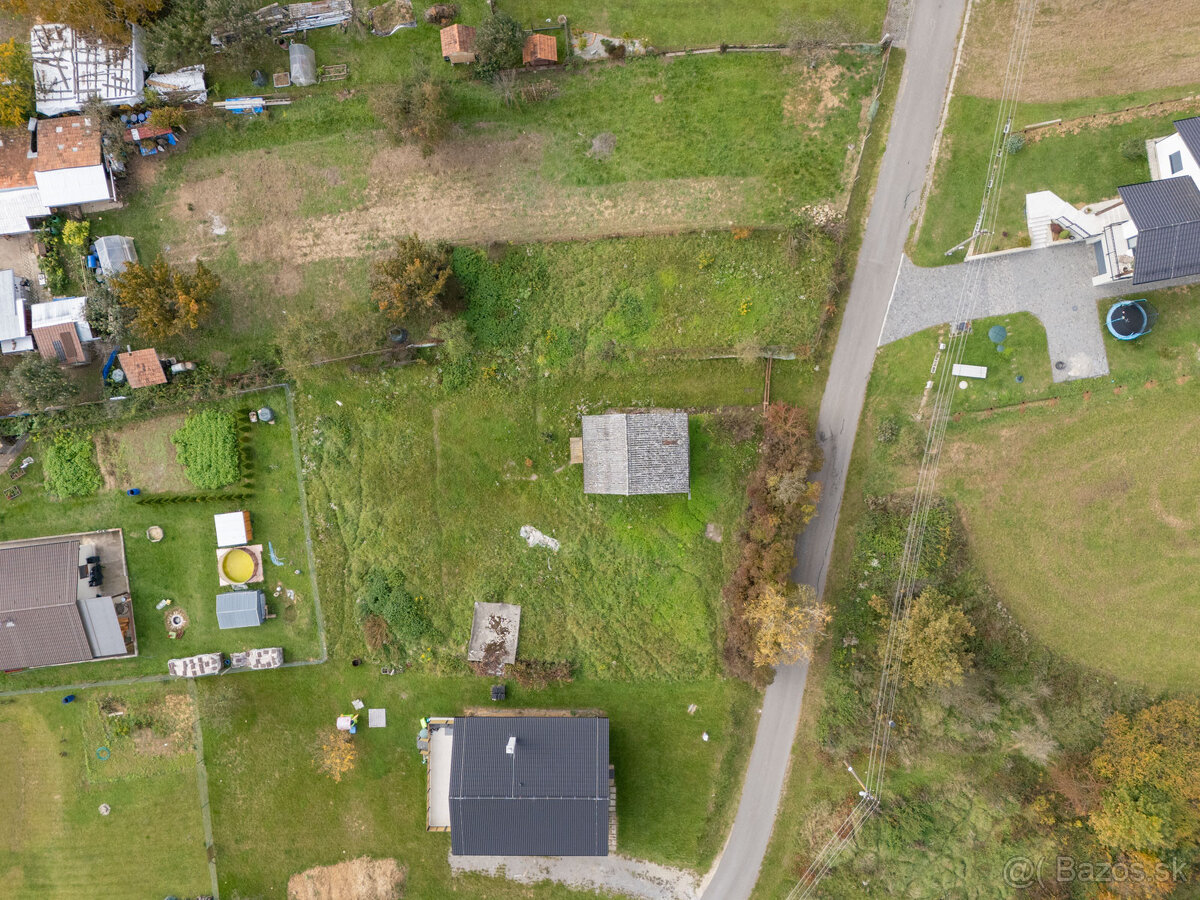 Exkluzívne iba u nás na predaj stavebný pozemok 1251m2 , Bre - 10