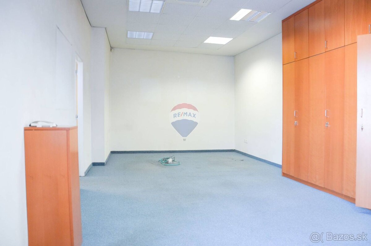 Kancelárske priestory na prenájom | Námestie SNP -Banská Bys - 10