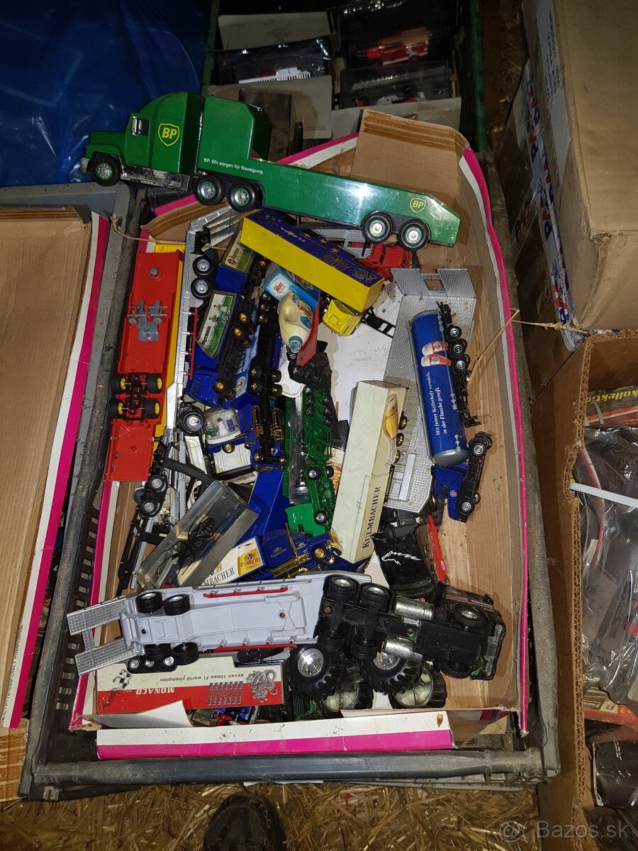 Kamióny veľké mix kov - 10