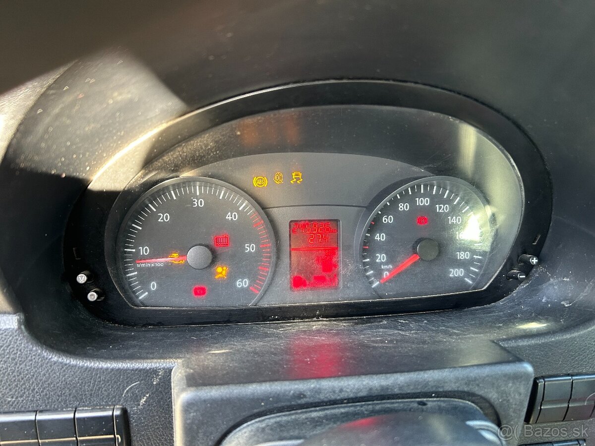 Volkswagen Crafter 2.5TDI 7 míst - 10