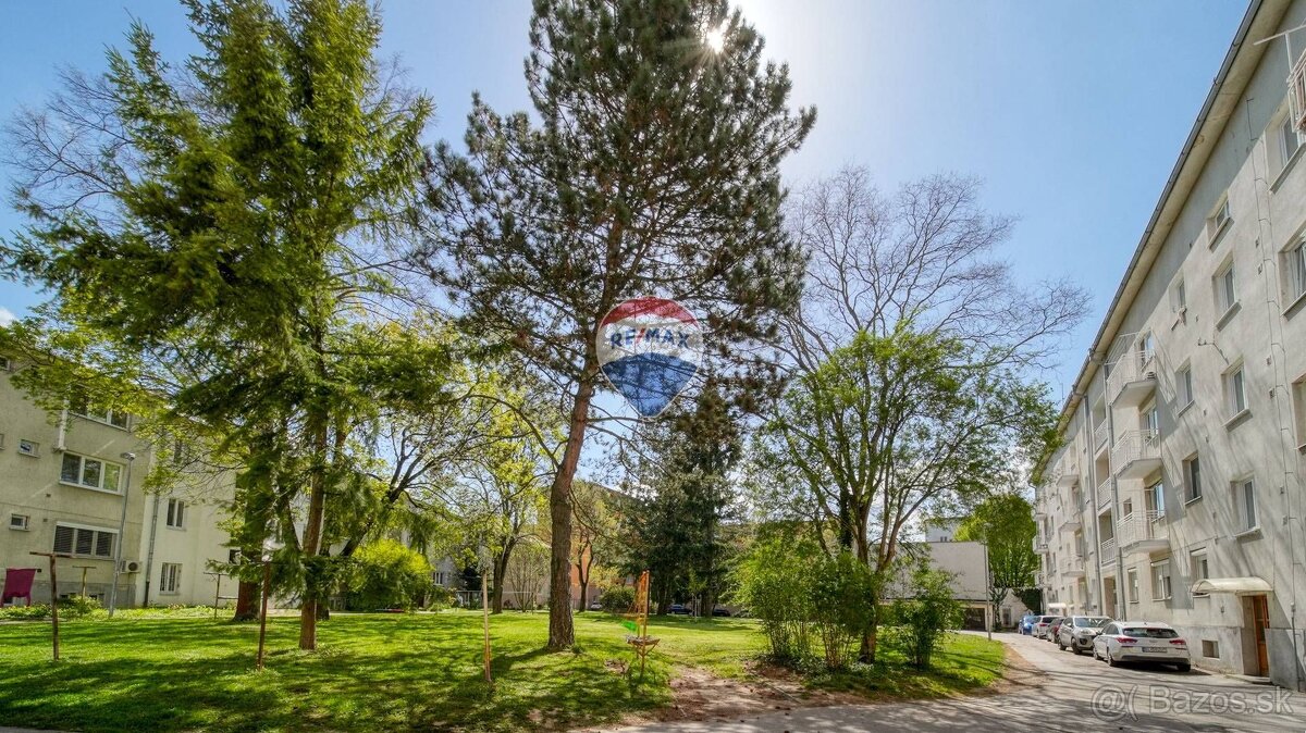 Priestranný 3-izbový byt v centre Piešťan - 10