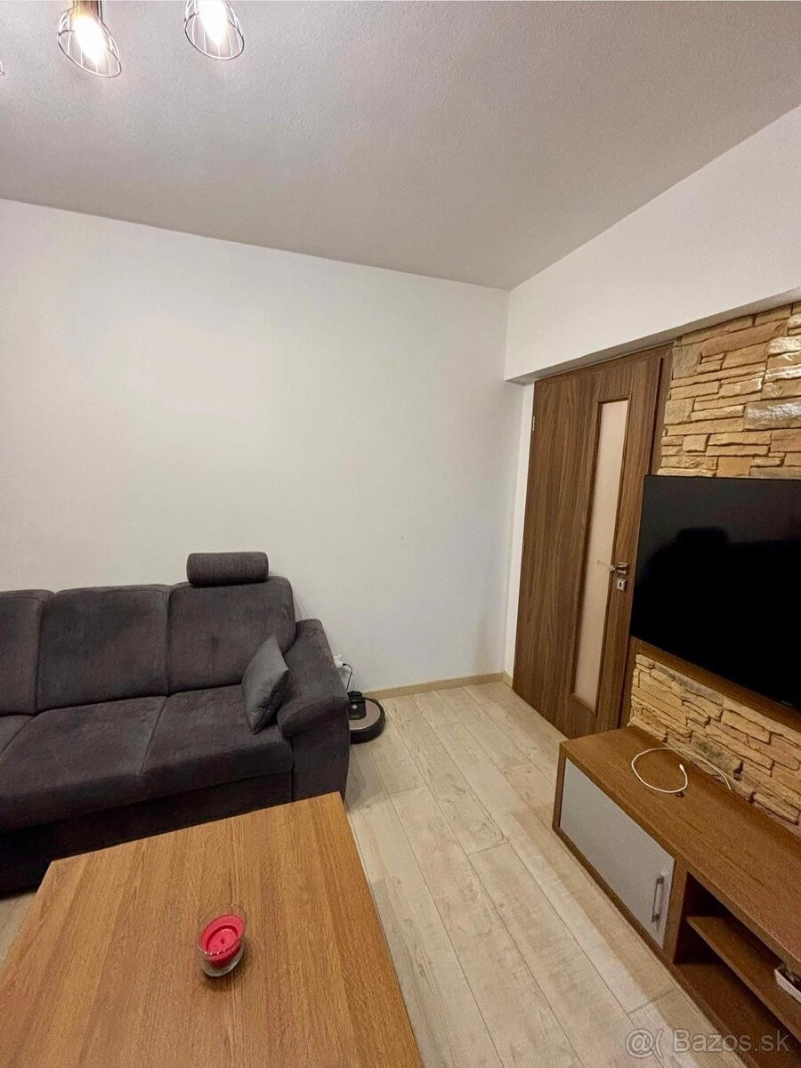 Veľkometrážny 2izbový byt Chrenová - 10